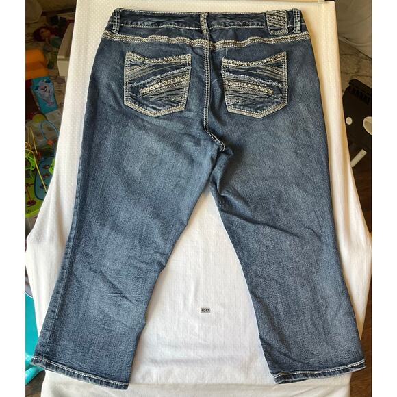 Maurices Women Capri Jeans size 34 Blue Mid Rise Stretch Exclusive of Decoration - Picture 9 of 11